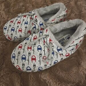 Champion slippers .